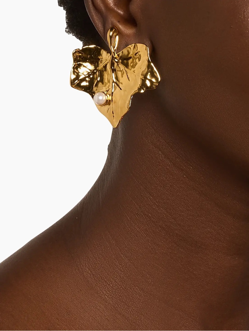Oscar de la Renta • Ivy Leaf with Pearl Gold Plated Clip- on Earrings - Picture 8 of 15